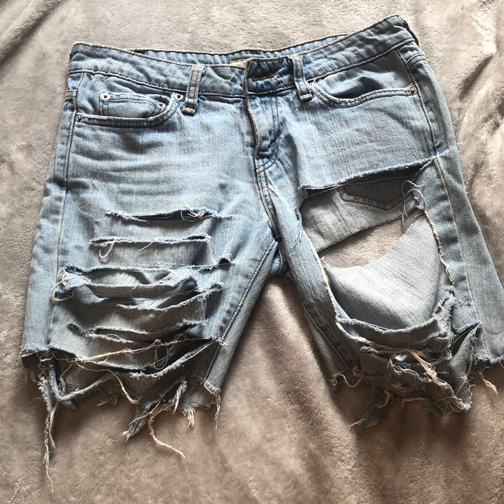 levi’s ripped shorts